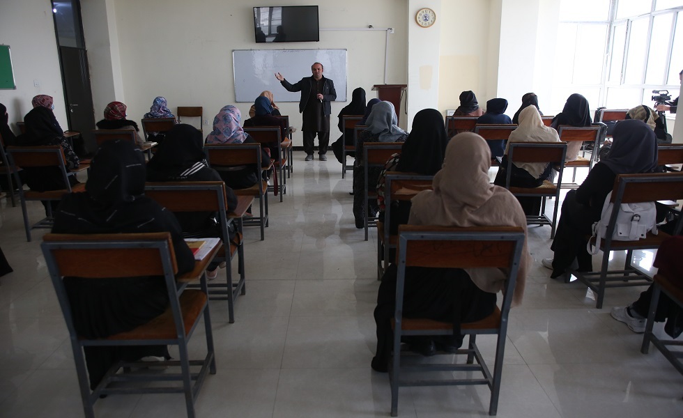 طالبات أفغانيات في الجامعة