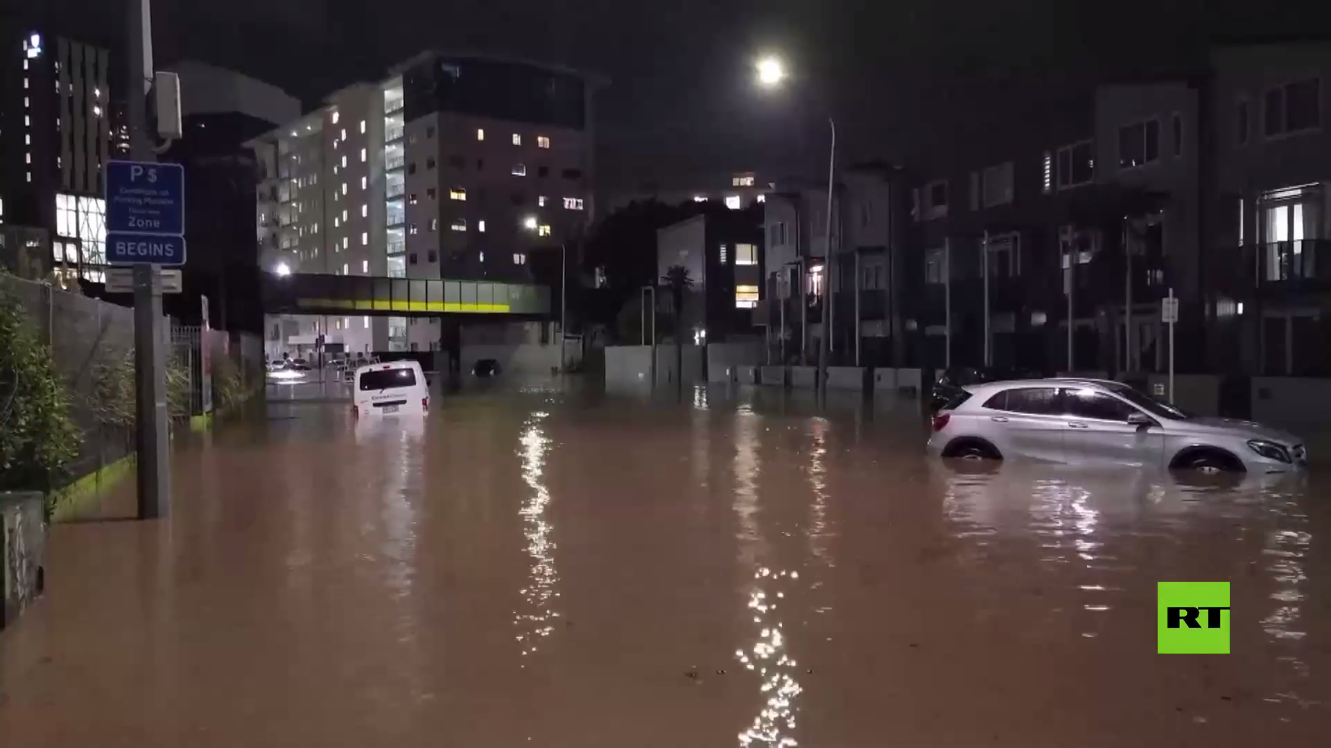 بالفيديو.. فيضانات وانزلاقات أرضية بعد أمطار غزيرة في نيوزيلندا