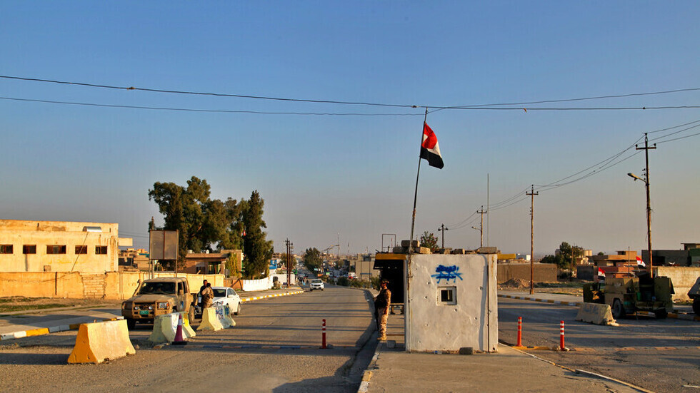 مراسلنا: قصف مجموعة شاحنات عبرت الحدود العراقية باتجاه سوريا