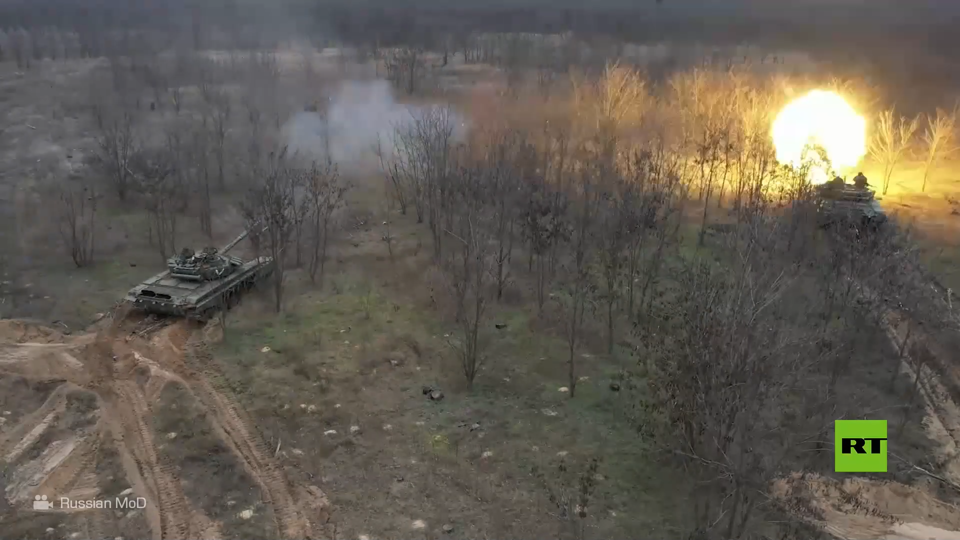 دبابات تي-72 الروسية  تدمر أهدافا أوكرانية