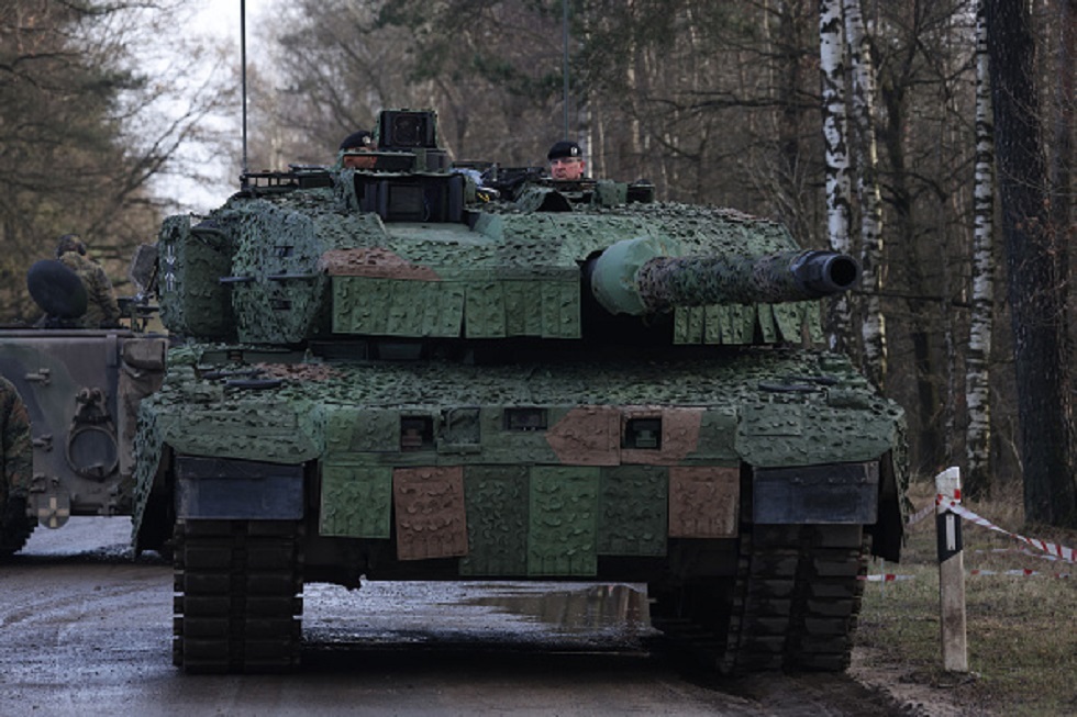 النرويج تعد بنقل دبابات 