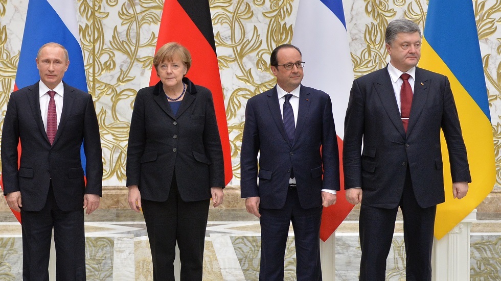 من اليسار إلى اليمين: الرئيس الروسي فلاديمير بوتين، المستشارة الألمانية أنغيلا ميركل، الرئيس الفرنسي فرانسوا هولاند، الرئيس الأوكراني بيوتر بوروشينكو (صورة أرشيفية)
