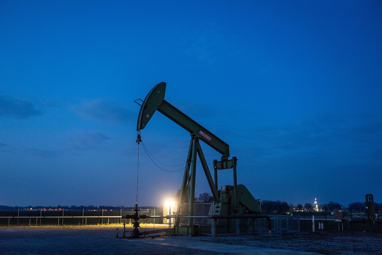الحظر الروسي على تطبيق سقف أسعار النفط يدخل حيز التنفيذ