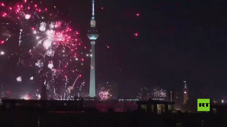 بالفيديو.. برلين تستقبل العام 2023 بالألعاب النارية