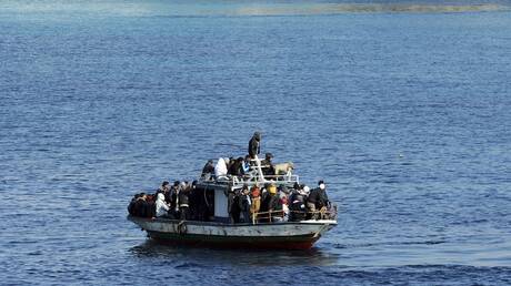 السلطات التونسية تنقذ 108 مهاجرين من 