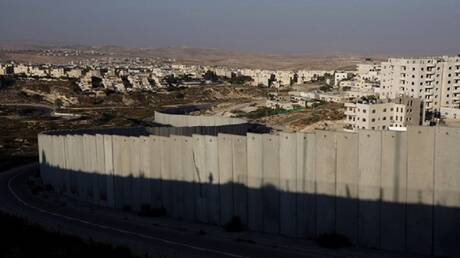 إسرائيل تبني جدارا إسمنتيا يفصلها عن غزة