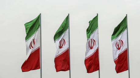 قتيل وجريحان إثر إطلاق نار في شركة نفطية في إيران