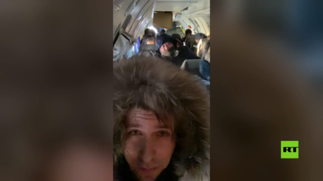 بالفيديو.. انفتاح مقصورة الشحن في الطائرة آن-26 أثناء رحلة إلى أقصى شرق روسيا