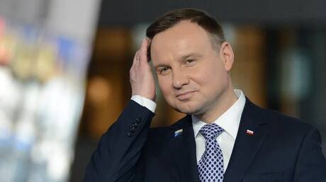 مدير مكتب الرئيس البولندي يفقد وظيفته على خلفية 