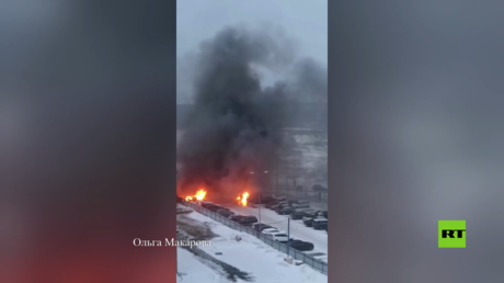 بالفيديو.. حريق يطال 6 سيارات جنوب غرب موسكو