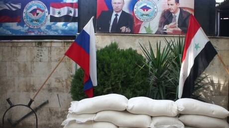 الجيش الروسي يوزع 400 طرد غذائي في حلب