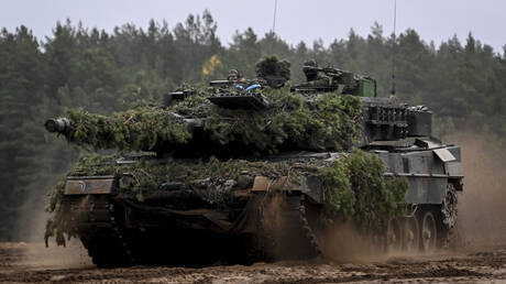 وزير الدفاع البريطاني يدعو ألمانيا للسماح بتزويد أوكرانيا بدبابات 