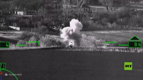 مروحيات مي-8 الروسية تدمر نقاط إطلاق نار وعربات مصفحة للقوات الأوكرانية