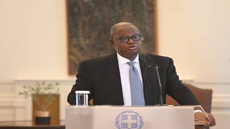 وفاة وزير خارجية الغابون إثر أزمة قلبية خلال اجتماع لمجلس الوزراء