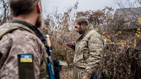 ضابطان أوكرانيان ينشقان ويسلمان الأمن الروسي 