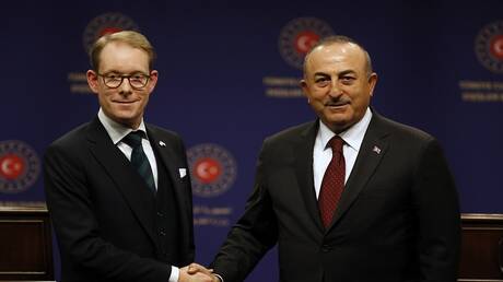 السويد تعلق مفاوضاتها مع تركيا بعد جريمة إحراق القرآن