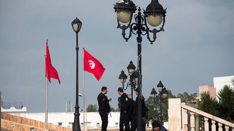 تونس.. إيداع 3 أشخاص السجن لانتحالهم صفة قضائية دولية