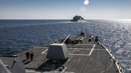 الأسطول الخامس الأمريكي يعلن ضبط شحنة مخدرات كبيرة في سفينة صيد بخليج عمان (صورة)