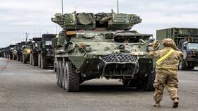 خبير عسكري: المدرعة Stryker الأمريكية لن تحدث تحولا ثوريا في معارك أوكرانيا