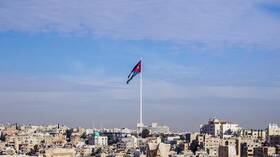 الأردن.. نائب يتحدى وزير المالية تحت قبة البرلمان بتصريح ظريف (فيديو)