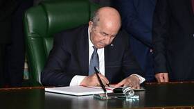 تبون يعفو عن ناشط جزائري بارز
