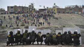 بيرو.. مقتل شخص وإصابة العشرات أثناء الاحتجاجات