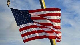 بايدن يأمر بتنكيس الأعلام في البلاد حدادا على ضحايا إطلاق النار في كاليفورنيا