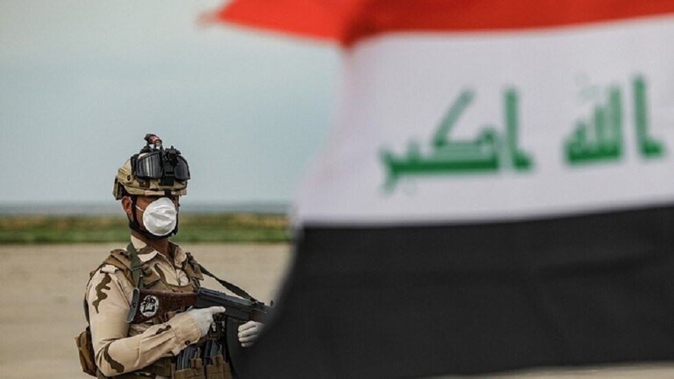 العراق.. ضابط يعتقل شابا ويستجوبه حول إحدى الفتيات والسلطات تفتح تحقيقا (فيديو)