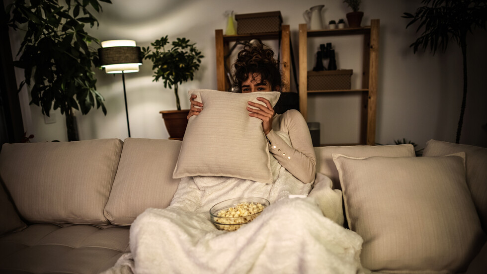 خبير: مشاهدة نوع معين من الأفلام يمكن أن يساعد على تخفيف الألم المزمن مثل التمارين الرياضية!