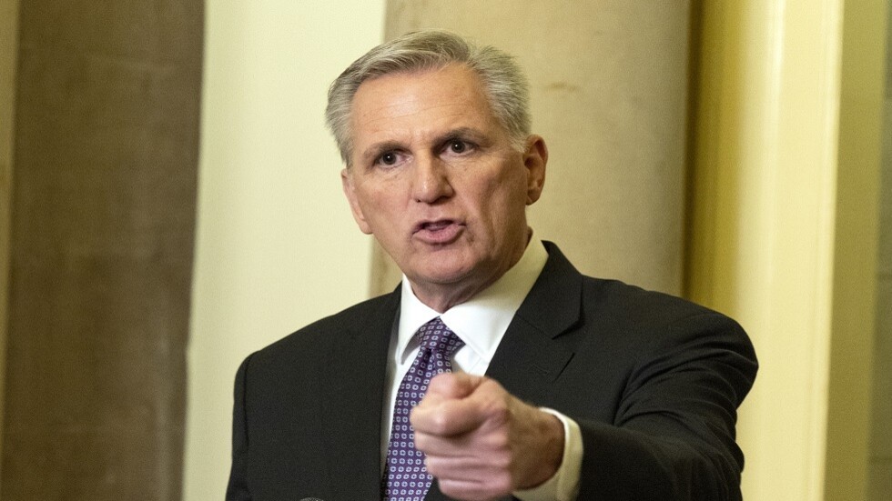 على درب بيلوسي.. رئيس مجلس النواب الأمريكي يتحدى بكين بزيارة تايوان