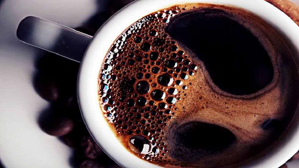 هل تمنحك القهوة حقا "دفعة من الطاقة"؟