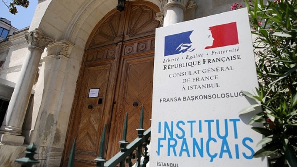 فرنسا تصبح خامس دولة توقف عمل قنصليتها في اسطنبول