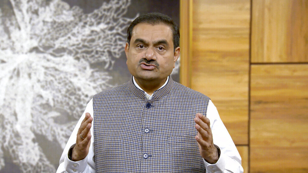 رجل الأعمال الهندي أداني يتعرض لمزيد من الخسائر