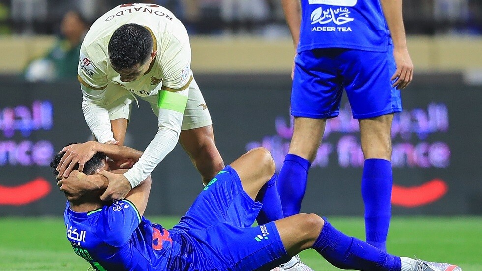 جماهير الفتح تستفز كريستيانو.. والبرتغالي يدخل في شجار (فيديو)