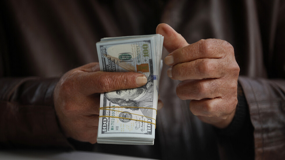 بعد اجتماع مالي بين بغداد وواشنطن.. الدولار يتراجع مقابل الدينار العراقي