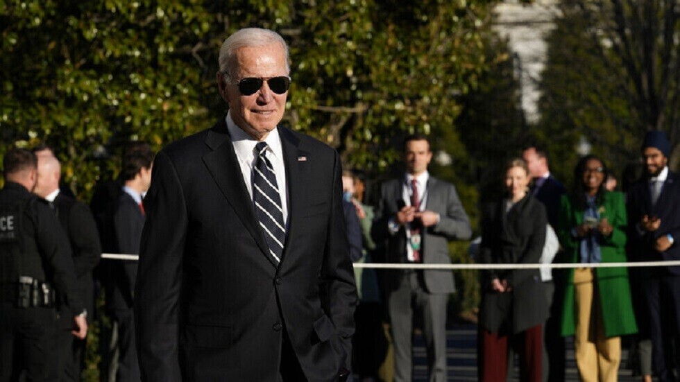 بايدن يتجاهل سؤالا بشأن تأثير حادثة المنطاد على العلاقة مع الصين ويقول: أصدرت أمرا بإسقاطه