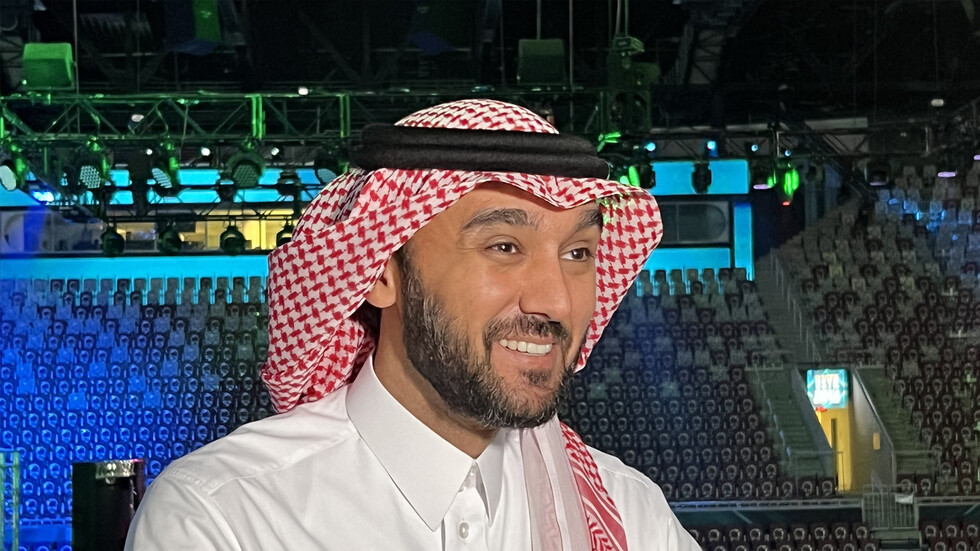 وزير الرياضة السعودي يكافئ لاعبي الهلال