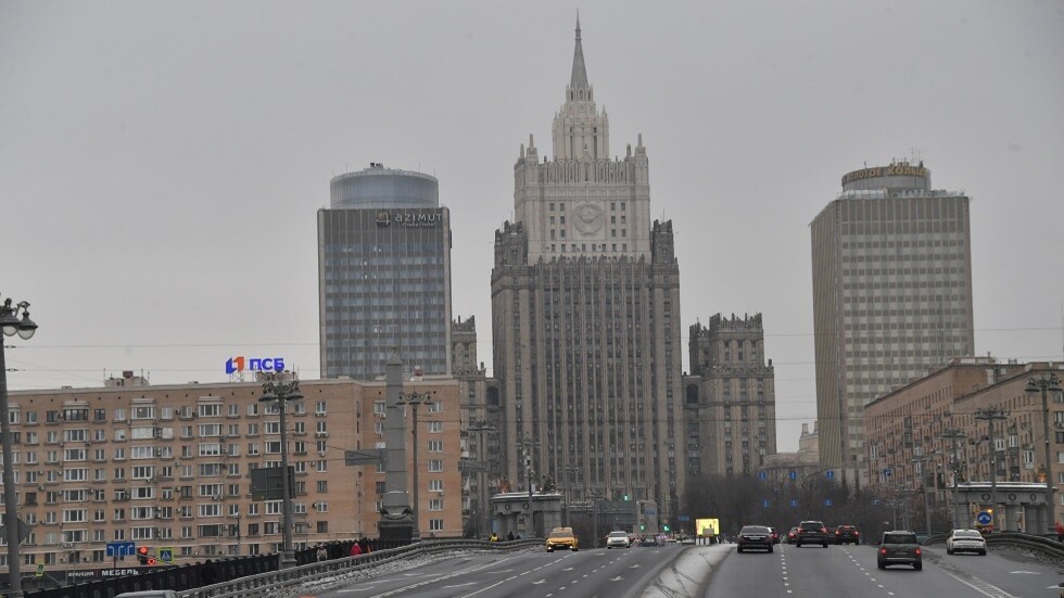 روسيا تحظر بصورة دائمة دخول 77 أمريكيا رفيعي المستوى إلى أراضيها