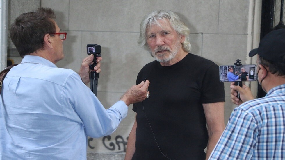 مدفيديف مشيدا بخطاب ووترز في مجلس الأمن: "تألقي أيتها الألماسة المجنونة"