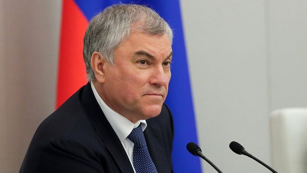 فولودين: بايدن سجل نفسه في التاريخ كإرهابي