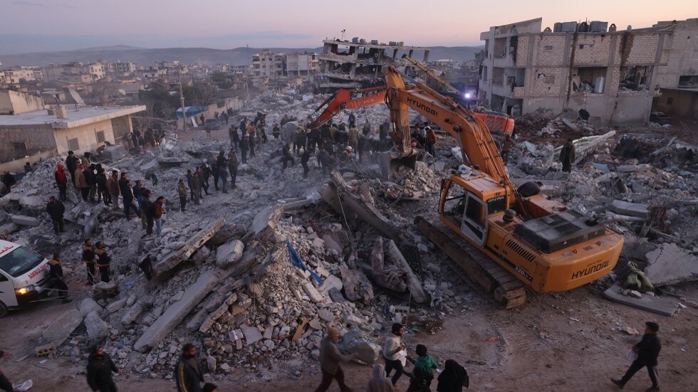 العسكريون الروس ينتشلون 47 شخصا من تحت الأنقاض في سوريا