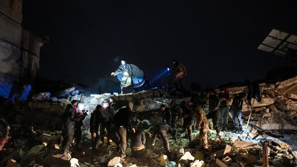 من تحت الأنقاض.. عائلة تركية تسجل رسالة وداع بالفيديو وتكشف عن وصيتها