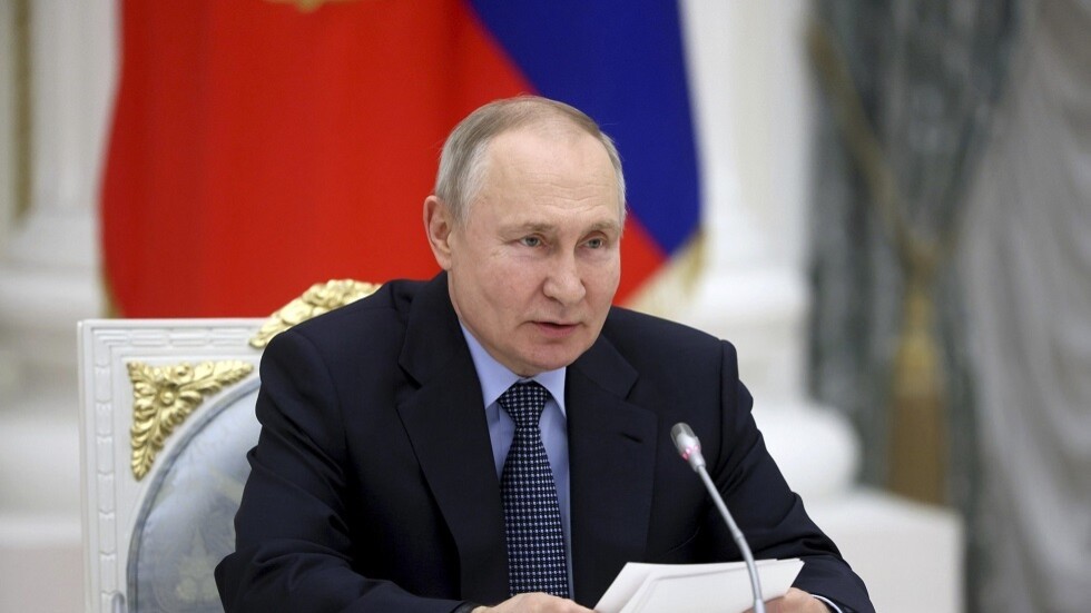 اللعبة الكبرى.. ضابط مخابرات أمريكي يعلن انتصار بوتين على الغرب