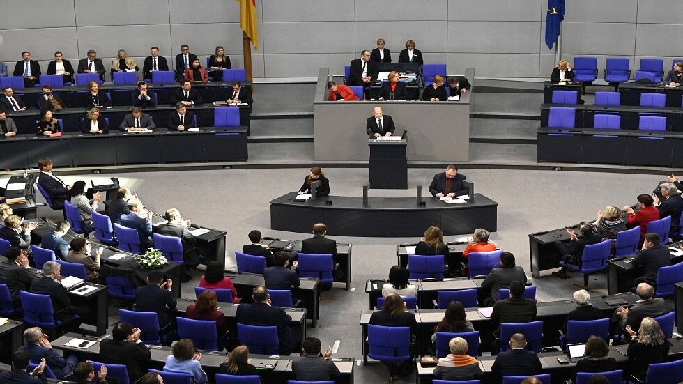 المعارضة الألمانية تتهم البوندستاغ بتحريف المصطلحات في توصيف دعم كييف بالسلاح