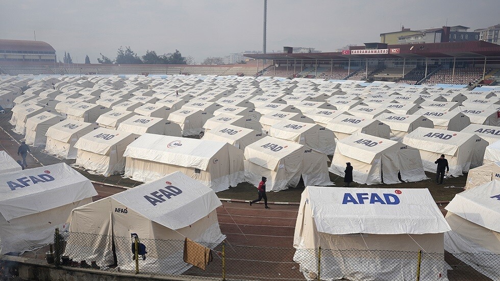 نائب أردوغان: أكثر من مليون شخص من متضرري الزلزال يقيمون بمراكز إيواء