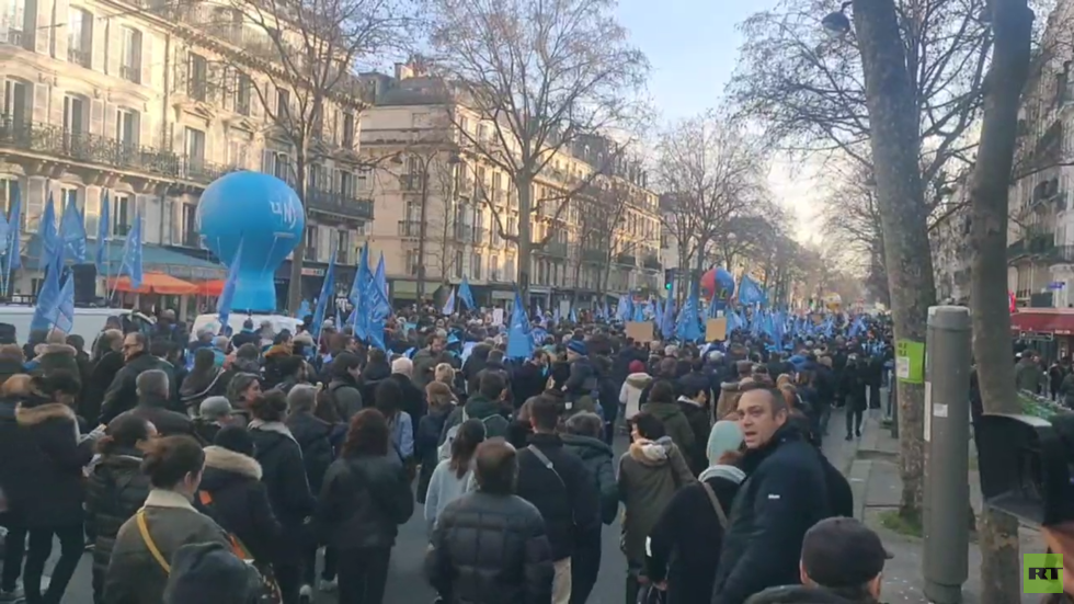 فرنسا.. موجة رابعة من الإضرابات تشدد الضغوط على ماكرون (فيديو)