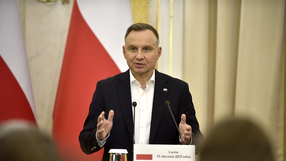 وارسو: تزويد أوكرانيا بطائرات