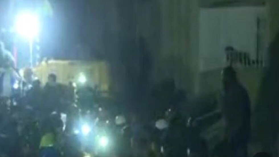 إنقاذ امرأة من تحت الأنقاض بعد مضي 136 ساعة