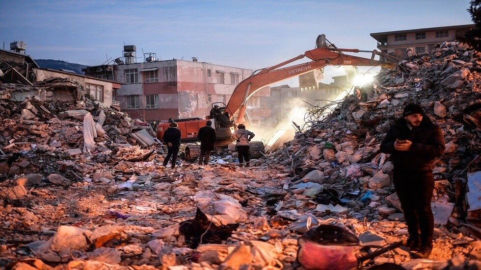 الزلزال يهدم مسجدا بمحافظة هاطاي التركية عمره 14 قرنا (فيديو)
