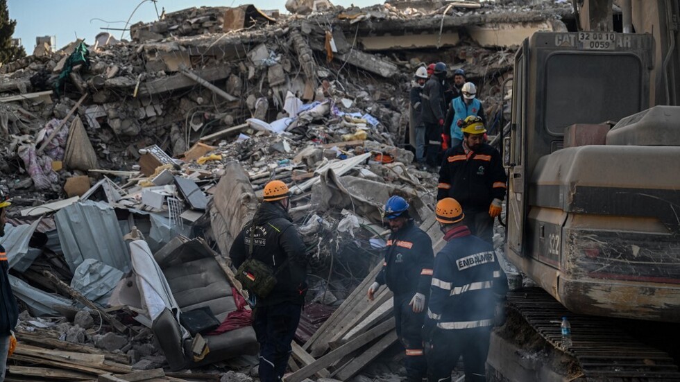 مجموعة الأعمال التركية تحدد الخسائر الاقتصادية من الزلزال المدمر